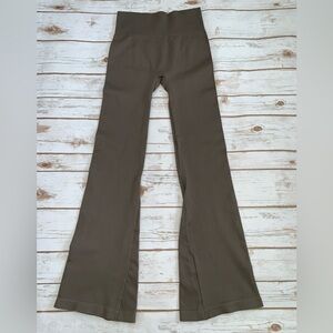 OQQ Flare Leggings - Size Medium